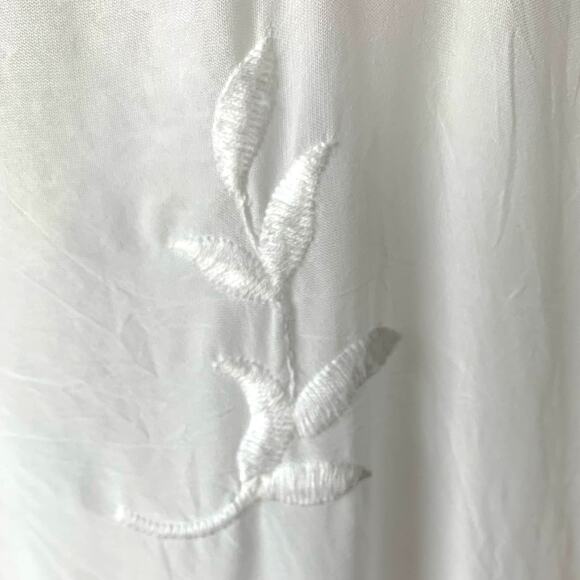 Johnny Was White Embroidered Cupra Rayon Blouse Long Sleeve, size 1X - Picture 3 of 6